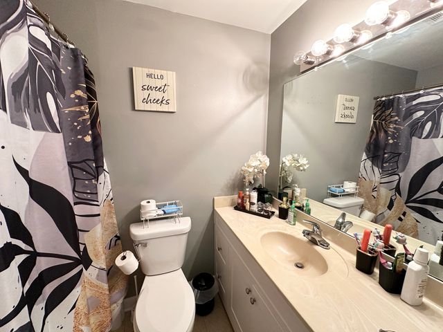 2390 Bicentennial Avenue 4, Crest Hill, IL 60403