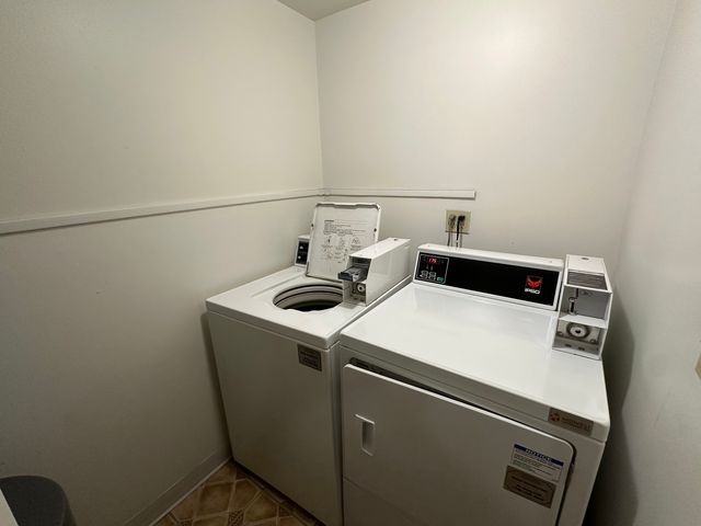 2390 Bicentennial Avenue 4, Crest Hill, IL 60403