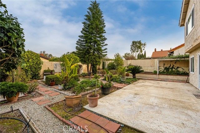 1 Red Oak, Pomona, CA 91766