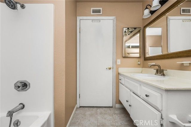 1 Red Oak, Pomona, CA 91766