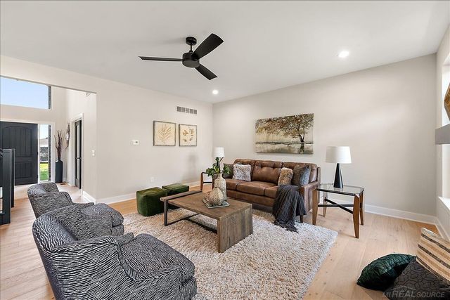 49309 Bayshore Drive, Chesterfield Twp, MI 48047