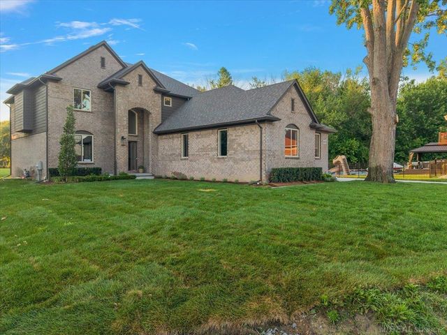 49309 Bayshore Drive, Chesterfield Twp, MI 48047
