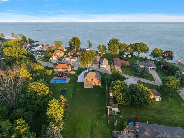 49309 Bayshore Drive, Chesterfield Twp, MI 48047
