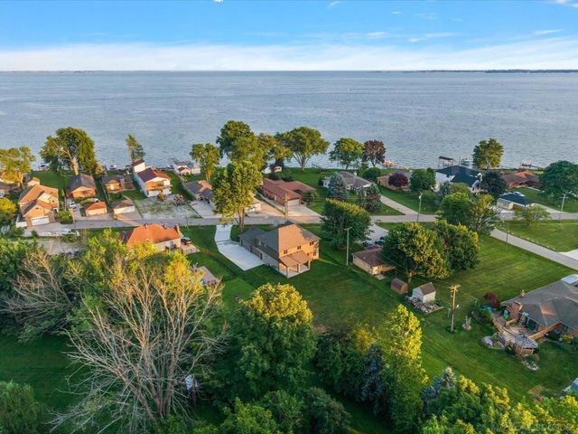 49309 Bayshore Drive, Chesterfield Twp, MI 48047
