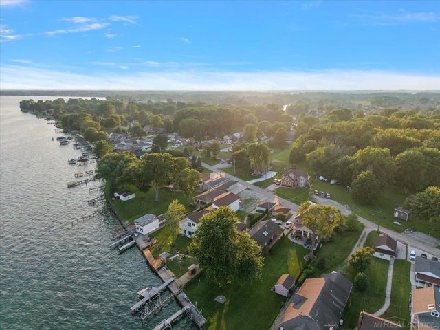 49309 Bayshore Drive, Chesterfield Twp, MI 48047