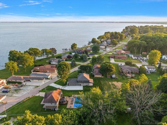 49309 Bayshore Drive, Chesterfield Twp, MI 48047