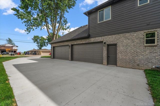 49309 Bayshore Drive, Chesterfield Twp, MI 48047