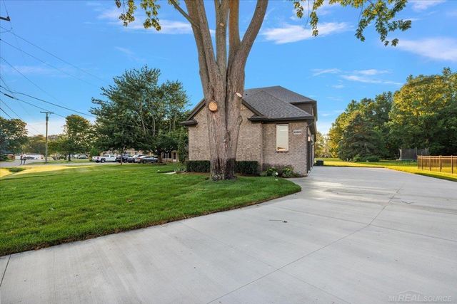 49309 Bayshore Drive, Chesterfield Twp, MI 48047