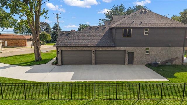 49309 Bayshore Drive, Chesterfield Twp, MI 48047