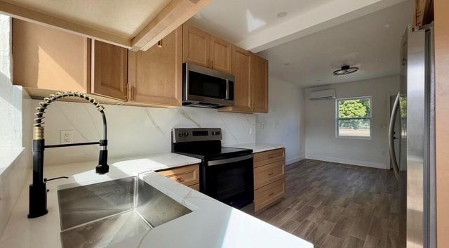 24 SW 10th Avenue, Delray Beach, FL 33444