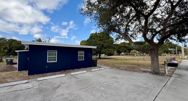 24 SW 10th Avenue, Delray Beach, FL 33444