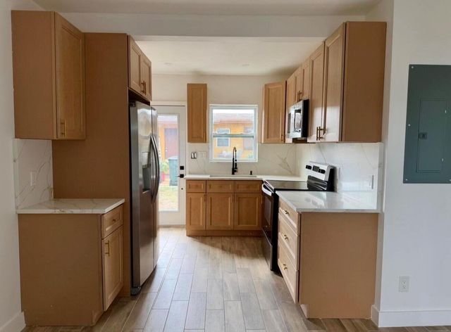 24 SW 10th Avenue, Delray Beach, FL 33444