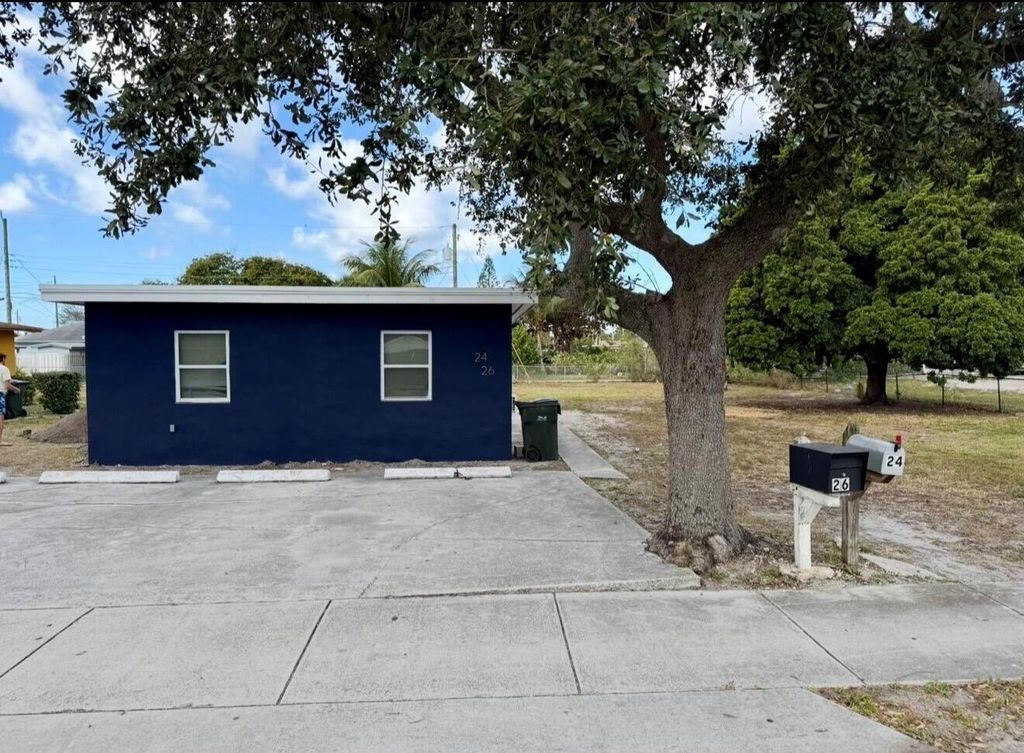 24 SW 10th Avenue, Delray Beach, FL 33444