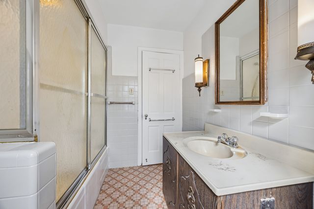 241 Southcote Road, Riverside, IL 60546