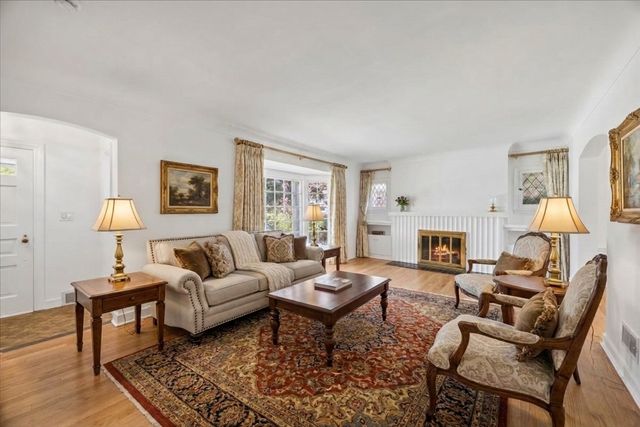 241 Southcote Road, Riverside, IL 60546