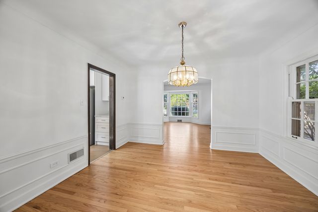 241 Southcote Road, Riverside, IL 60546