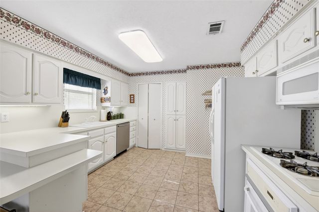 12118 Ridgefair Place, Farmers Branch, TX 75234