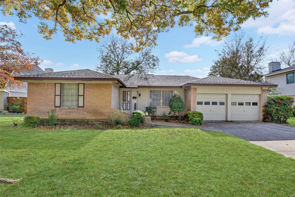 12118 Ridgefair Place, Farmers Branch, TX 75234