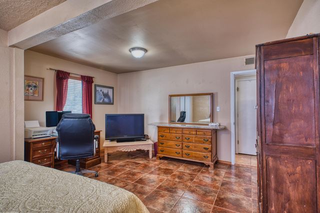 6800 Orphelia Avenue NE, Albuquerque, NM 87109