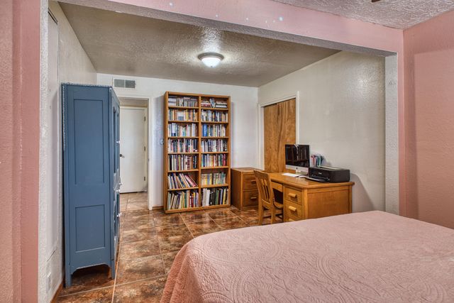 6800 Orphelia Avenue NE, Albuquerque, NM 87109