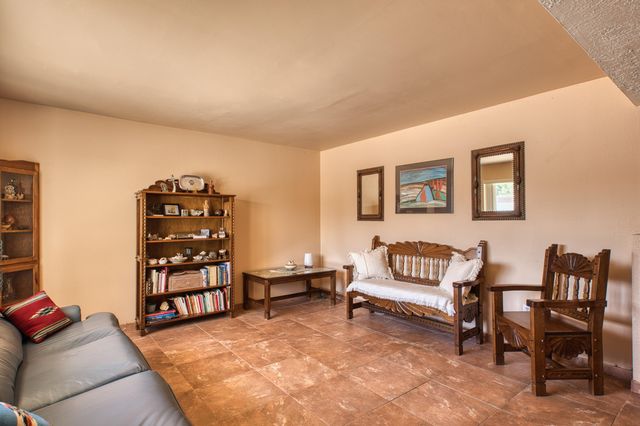 6800 Orphelia Avenue NE, Albuquerque, NM 87109