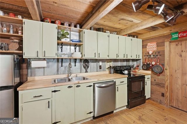 85 Clear Lake Court, Ellijay, GA 30540