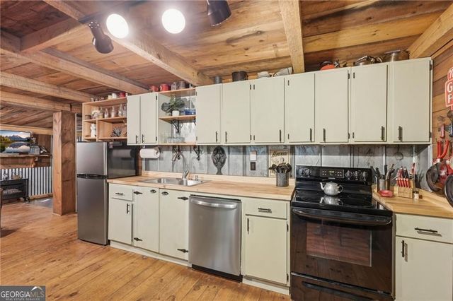85 Clear Lake Court, Ellijay, GA 30540
