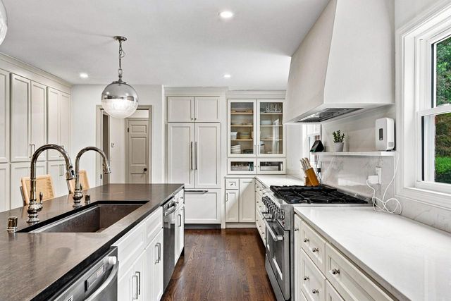 9931 N Otto ROAD, Mequon, WI 53092