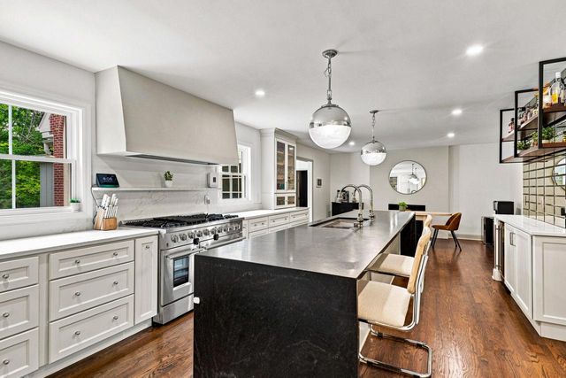 9931 N Otto ROAD, Mequon, WI 53092