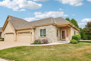 534 Garden Prairie DRIVE #7, Waukesha, WI 53186