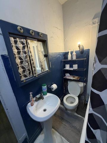 1912 W Rogers STREET, Milwaukee, WI 53204