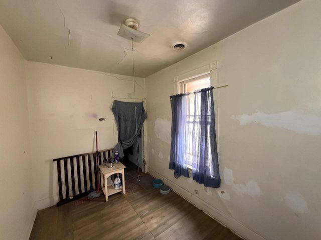 1912 W Rogers STREET, Milwaukee, WI 53204