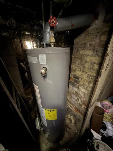 1912 W Rogers STREET, Milwaukee, WI 53204