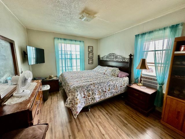 907 Co Rd 3, Turkey, TX 79261