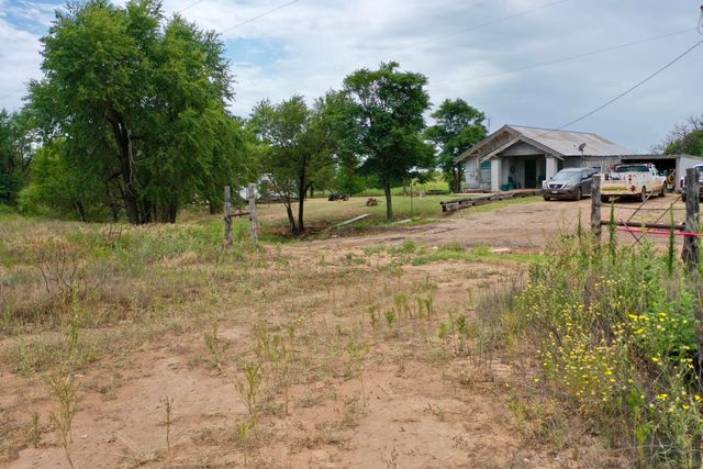 907 Co Rd 3, Turkey, TX 79261