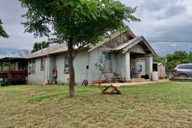 907 Co Rd 3, Turkey, TX 79261