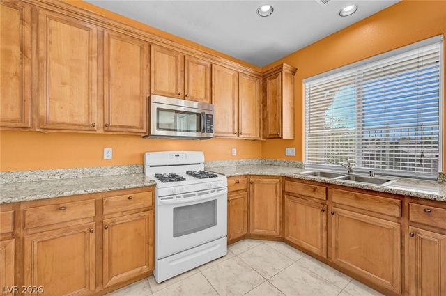 977 SPARKLING LIGHT Street, Henderson, NV 89052