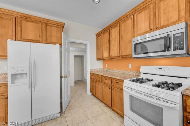 977 SPARKLING LIGHT Street, Henderson, NV 89052