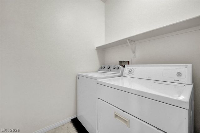 977 SPARKLING LIGHT Street, Henderson, NV 89052