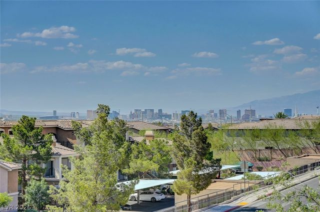 977 SPARKLING LIGHT Street, Henderson, NV 89052