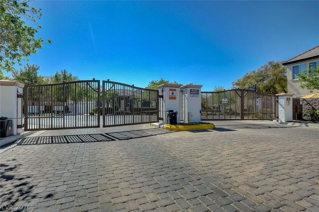 977 SPARKLING LIGHT Street, Henderson, NV 89052
