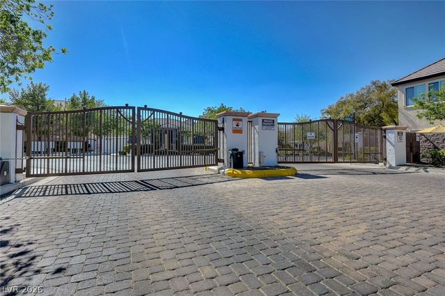977 SPARKLING LIGHT Street, Henderson, NV 89052