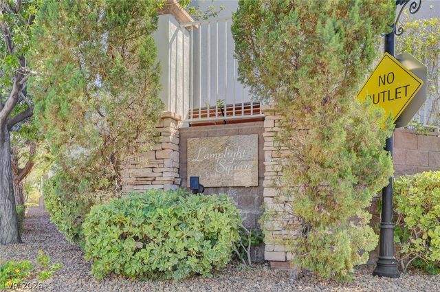 977 SPARKLING LIGHT Street, Henderson, NV 89052