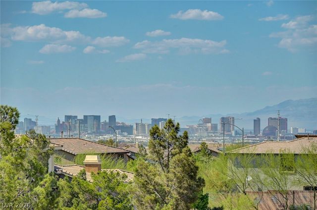 977 SPARKLING LIGHT Street, Henderson, NV 89052