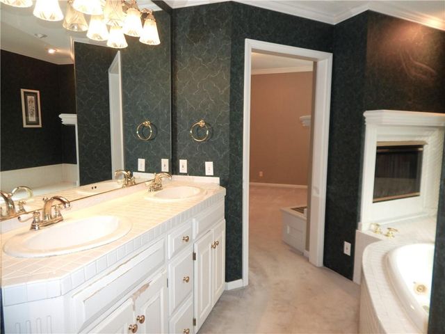 653 BUTTERNUT Court, Liberty, MO 64068