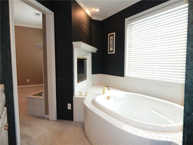 653 BUTTERNUT Court, Liberty, MO 64068