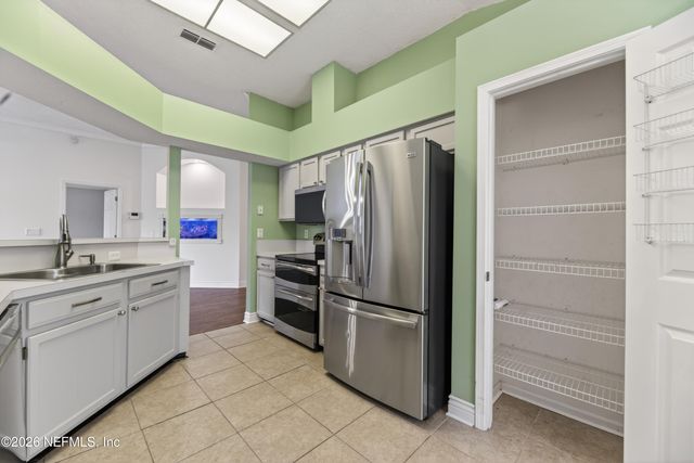 2927 WATERS VIEW Circle, Orange Park, FL 32073