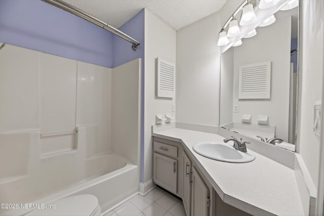 2927 WATERS VIEW Circle, Orange Park, FL 32073