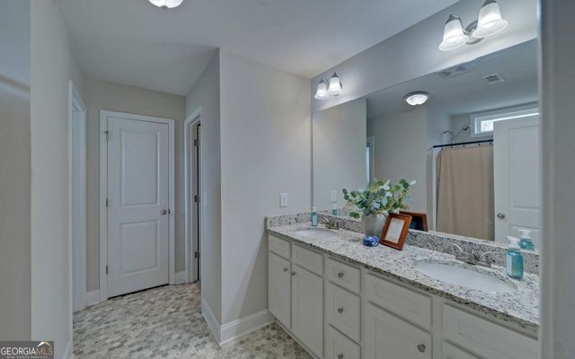 183 Crest View Drive, Carnesville, GA 30521