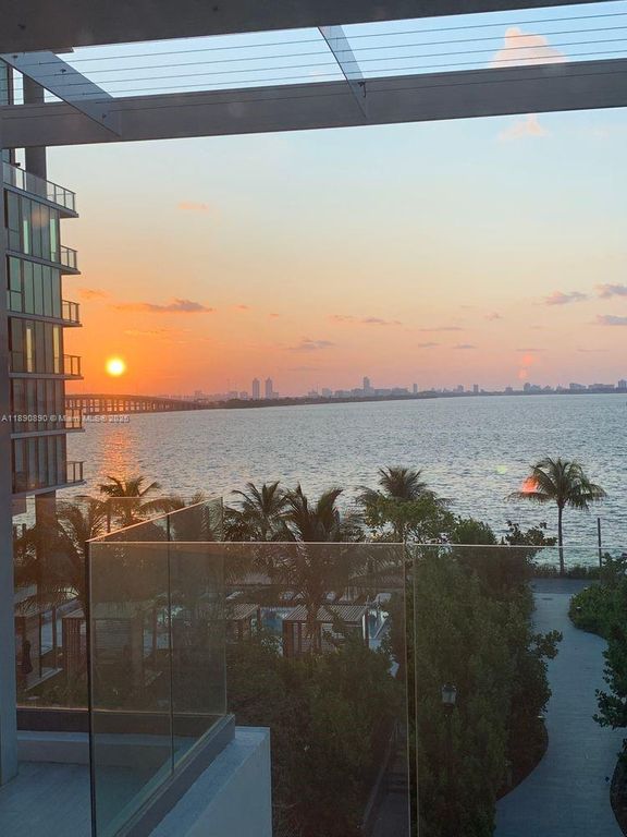 650 NE 32nd St BH7, Miami, FL 33137